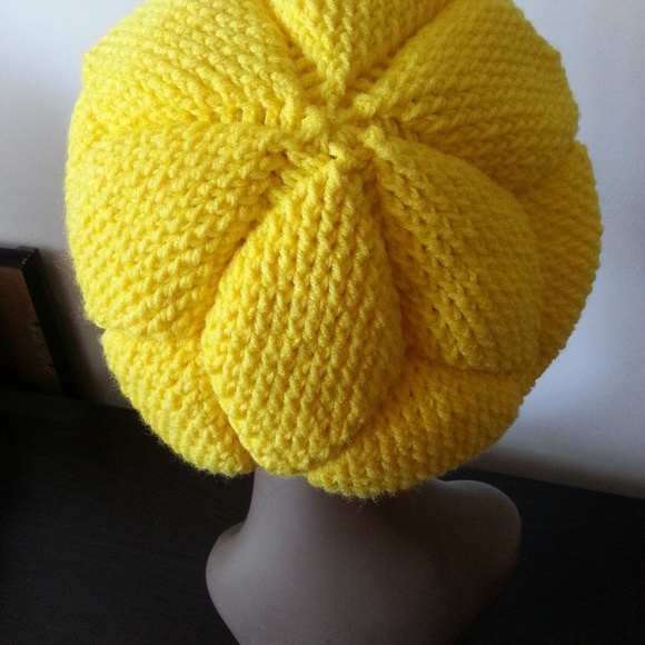 Hat, Beret - Picture 3 of 7